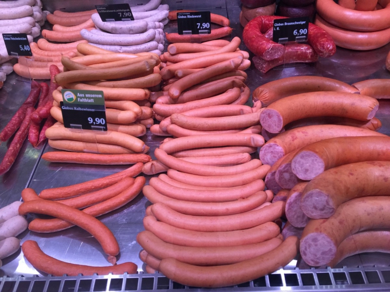 vente-BAGNOLS EN FORET-min_sausages_meat_butchery-1069321